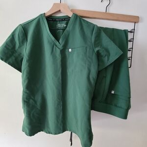 Fabletics Hunter Green Medium Top & Medium Jogger High Waisted